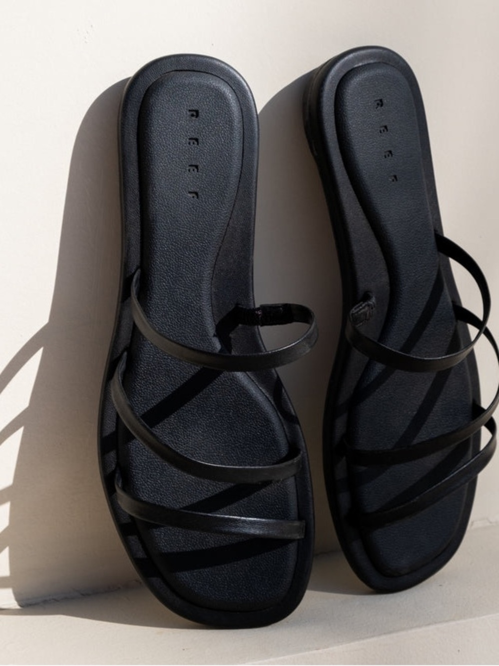 Reef Willow Ava Women's Lightweight Slides in Black